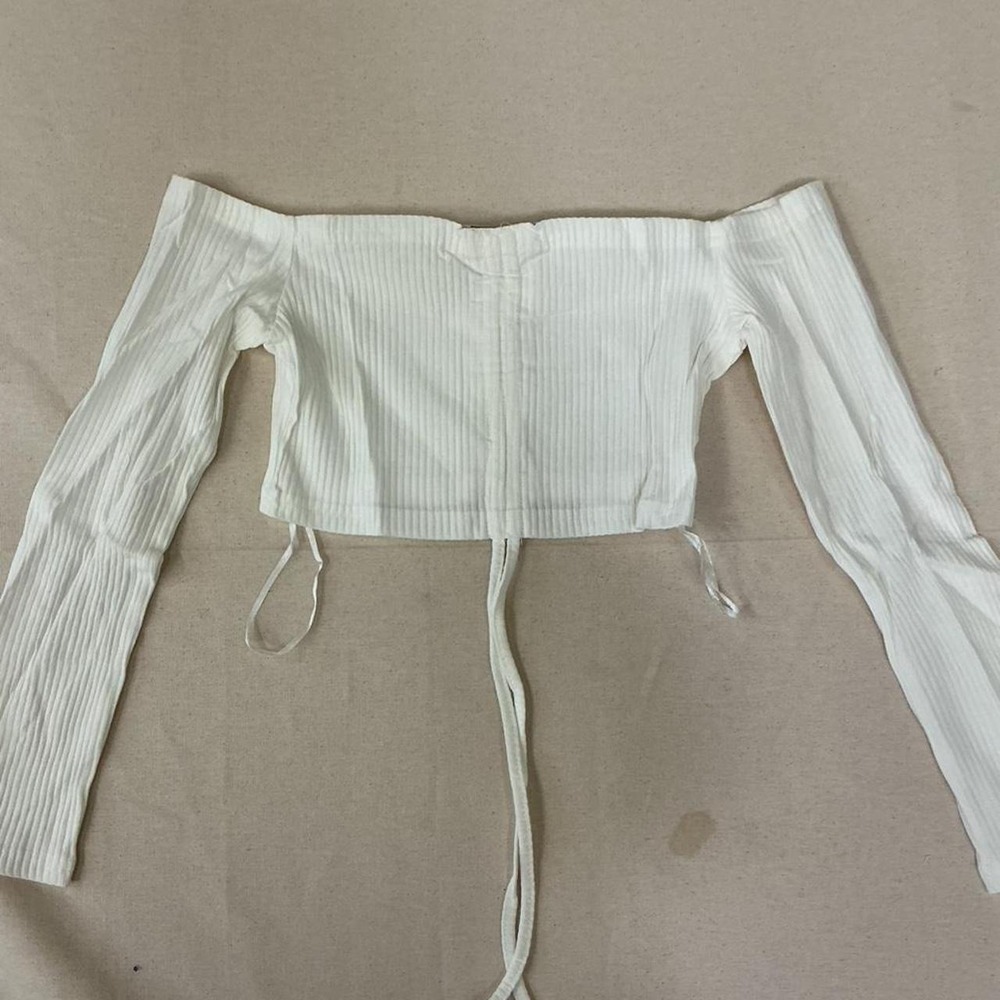 White ribbed off-the-shoulder crop top‎ 🤍